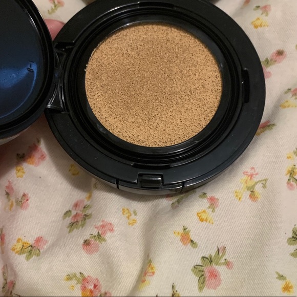 Moonshot cushion foundation - Picture 3 of 3